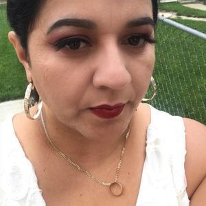 Meet your Posher, Carmela